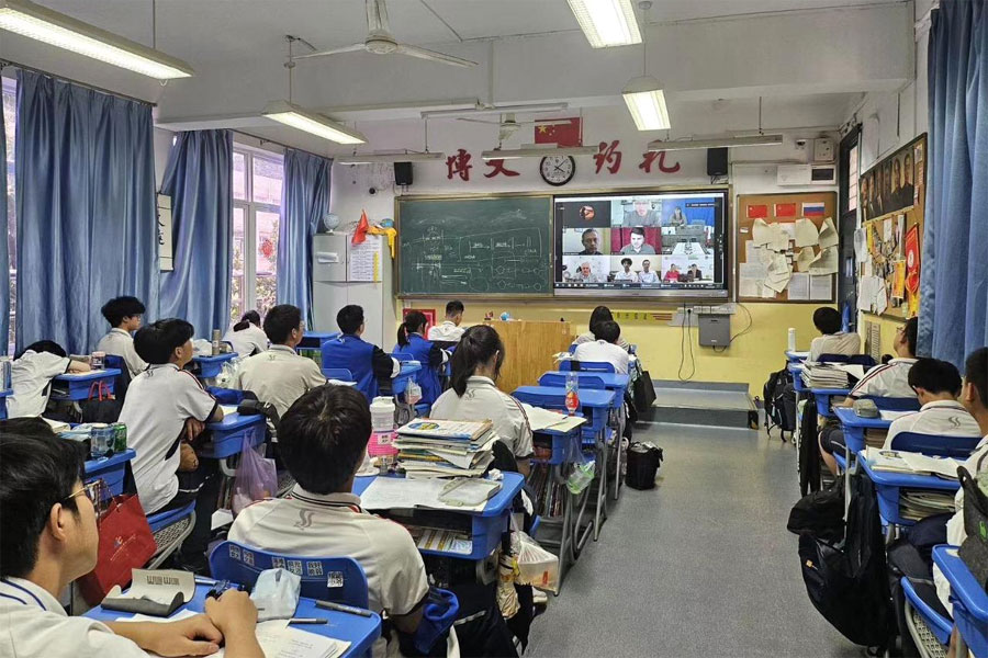 Китайских школьников позвали учиться в новосибирских вузах