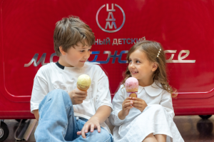 День защиты детей в ЦДМ на Лубянке: 10 000 порций бесплатного мороженого и шоу мыльных пузырей
