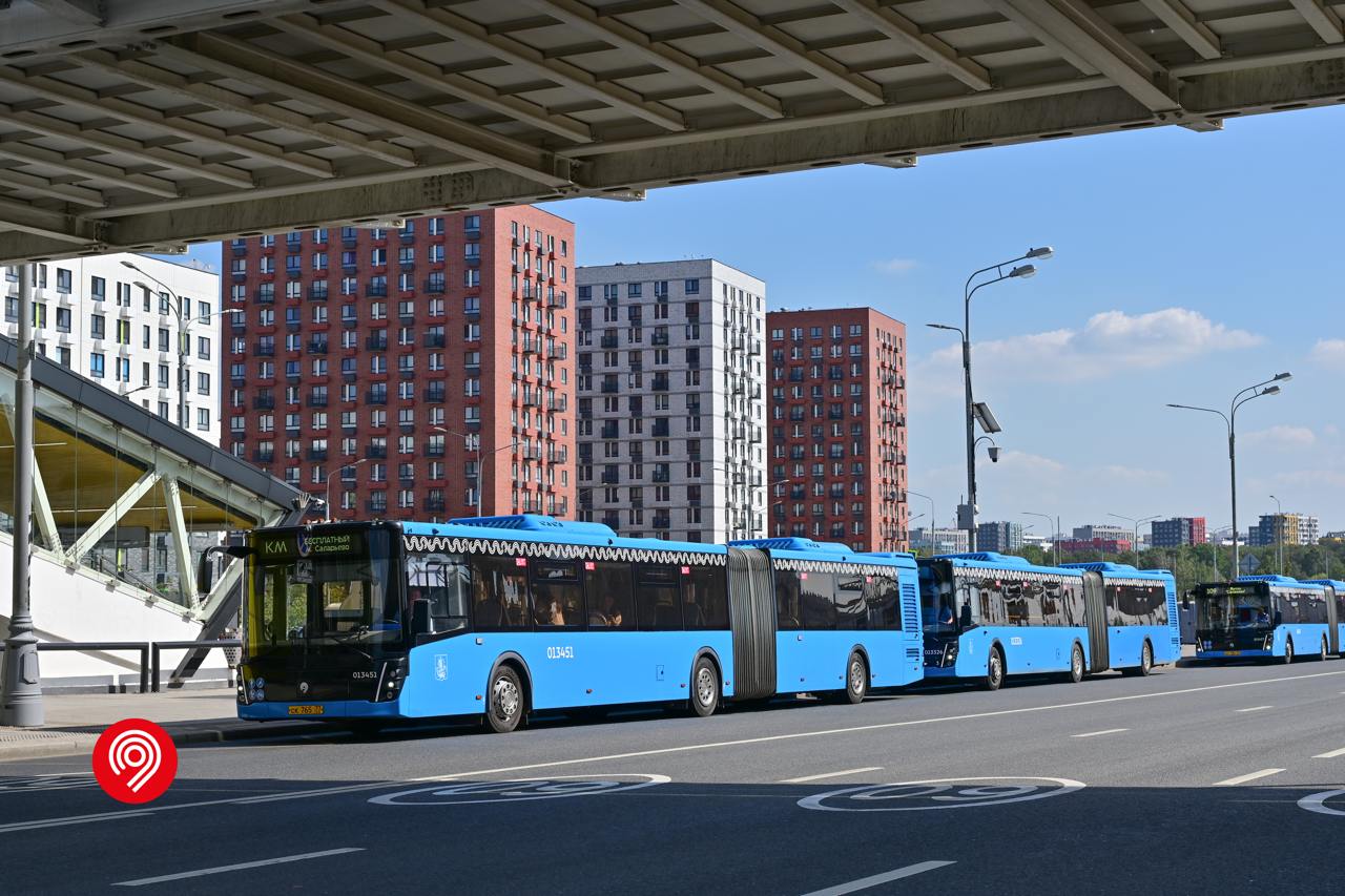 В выходные наши бесплатные автобусы работали на участке «Саларьево» — «Новомосковская». Они продолжают ходить на временно закрытом участке Сокольнической линии метро до 28 августа включительно.