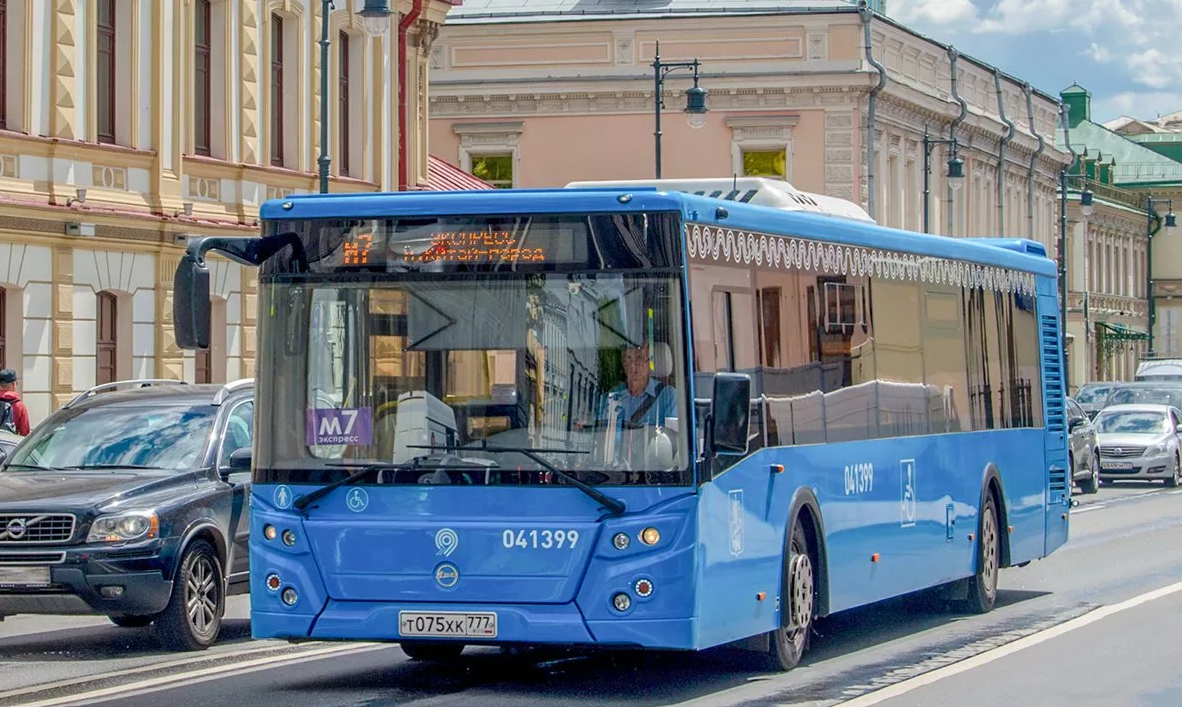 Водитель автобуса или электробуса — профессия, в которой одинаково востребованы и мужчины, и женщины