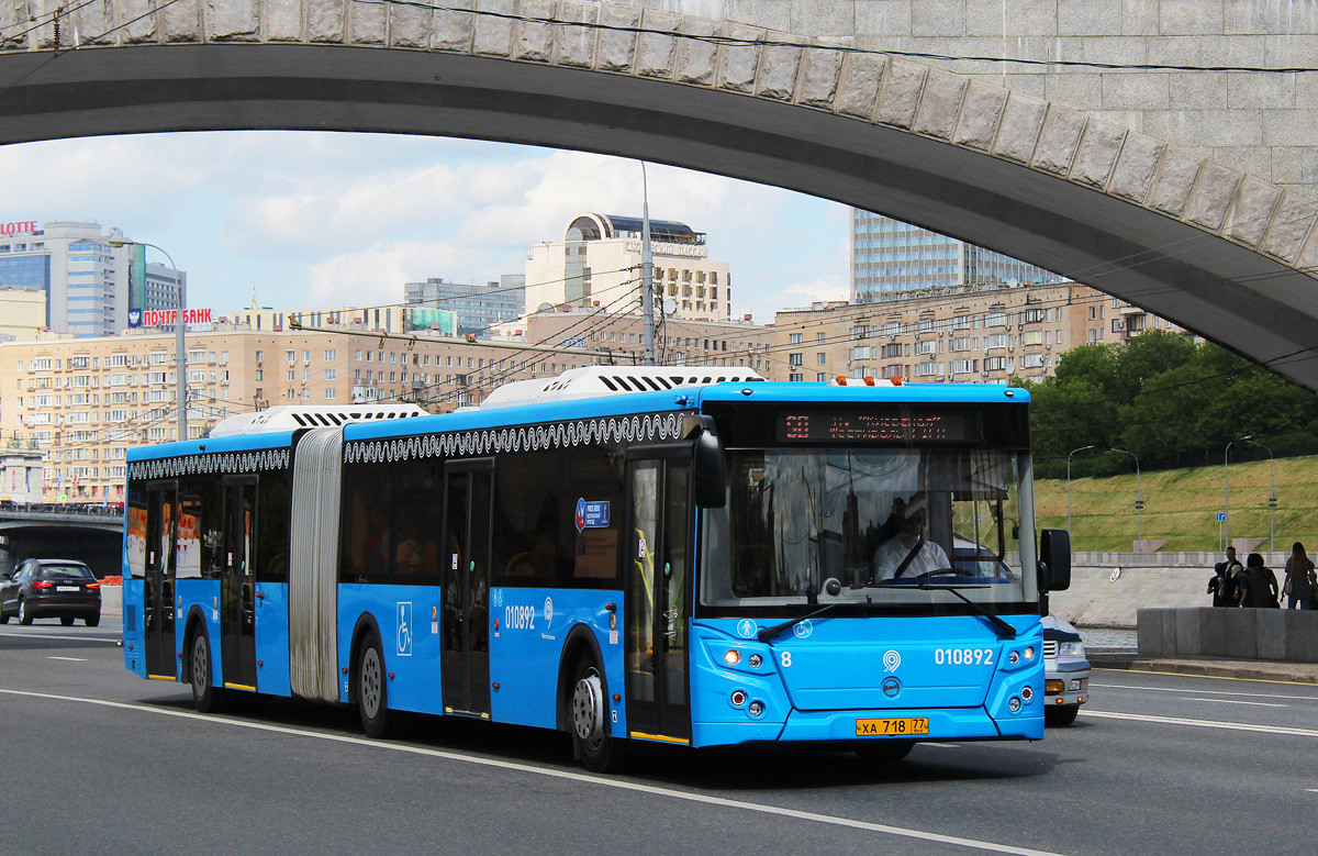 Маршруты автобусов в Москве работают уже 100 лет